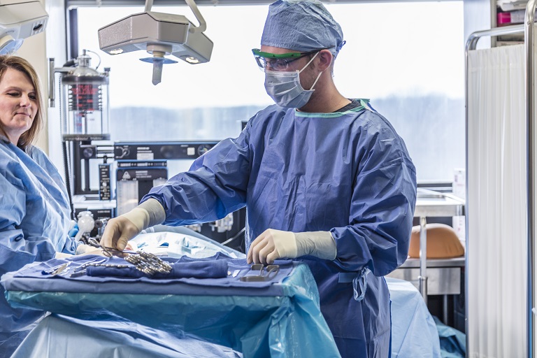 male medical student in a lab course at a medical table